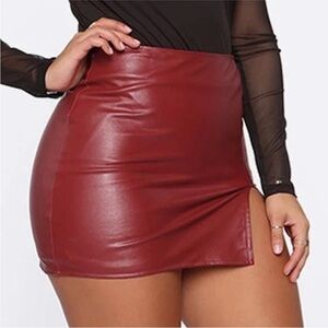 SHEIN Curve faux leather burgundy Mini Skirt side zipper elastic back size 1XL